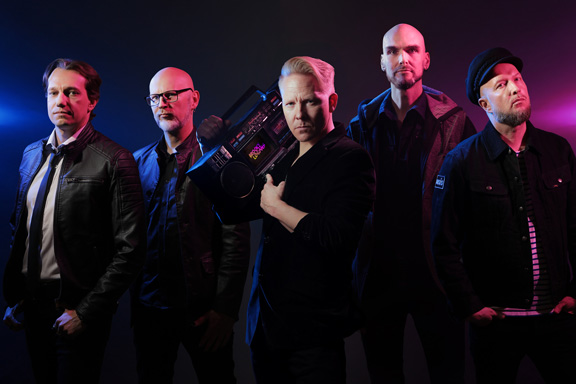 Brooke Logans photo by AskoJonathan