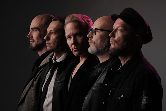 Brooke Logans photo by AskoJonathan